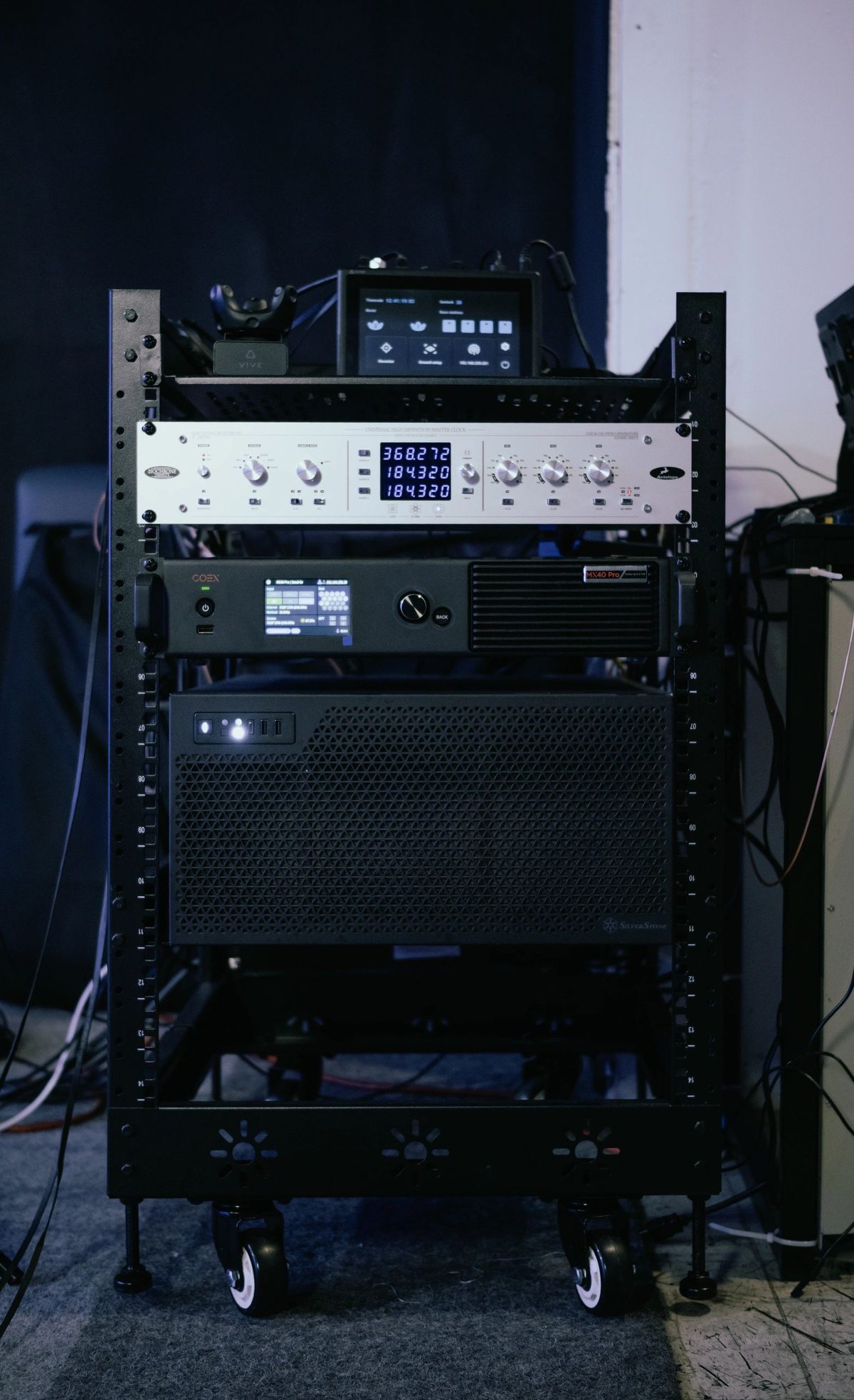 Processing and playback rack driving the 1.9mm pitch wall